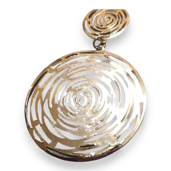 Silver tone Rose Shape Vortex Wafer Earrings - Picture 3 of 5